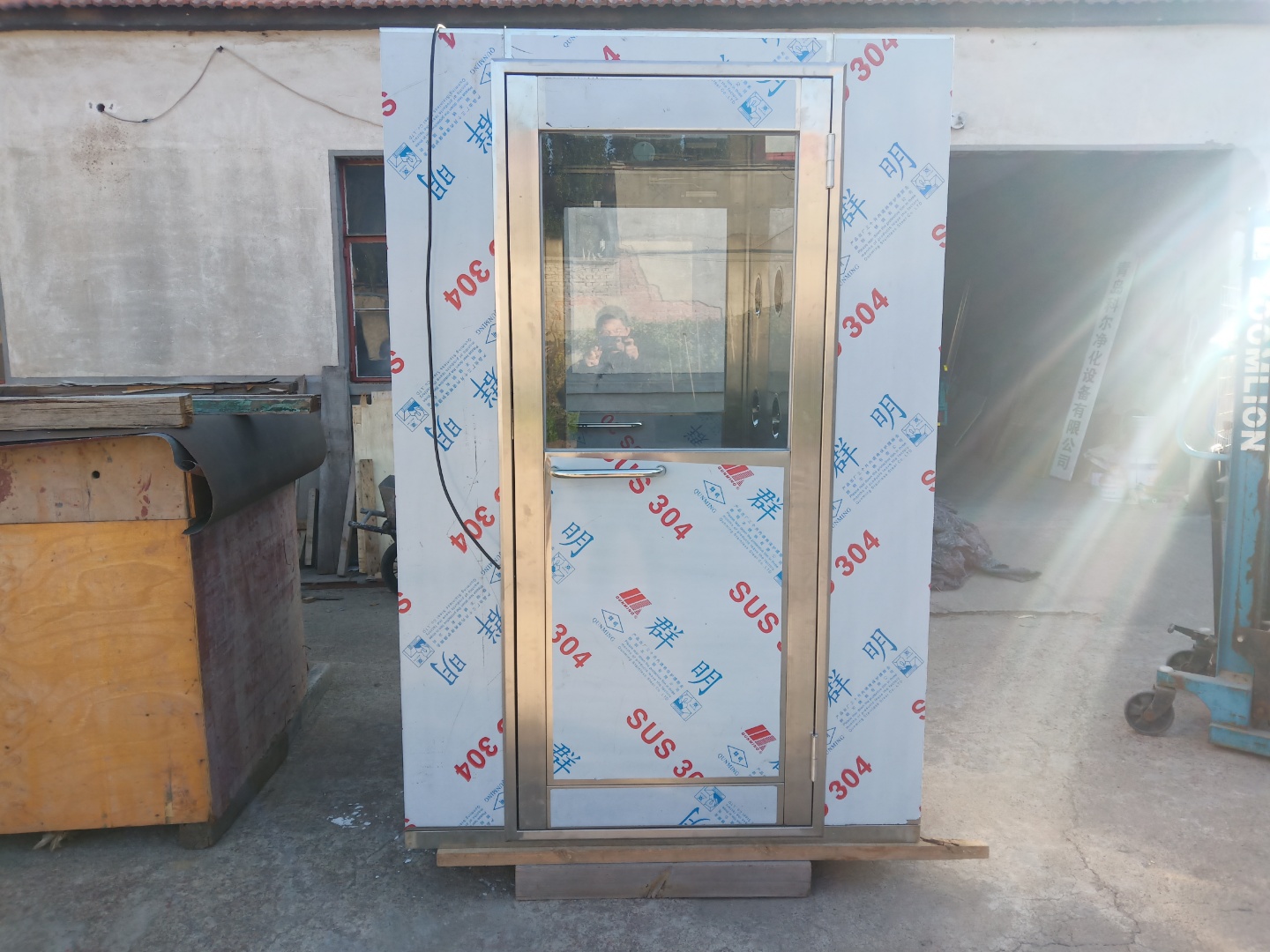 實驗室凈化工程中風淋室(貨淋室)安裝需要注意什么?